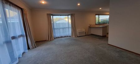 Sunny Two-Bedroom Home for Rent – Upper Riccarton - Photo 2