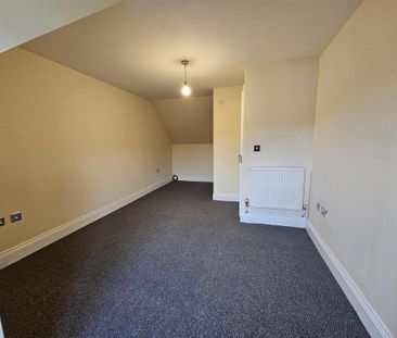 4 bedroom semi-detached house to rent - Photo 3