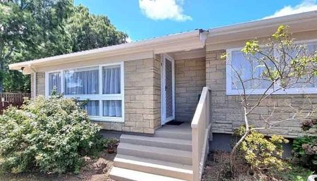 Spacious 4BR Family Home -PLENTY OF PARKING! - Photo 5