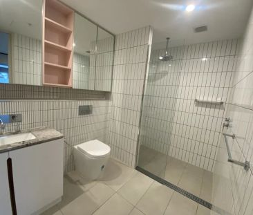 “Stylish 2 Bedroom Apartment-Very close to train.” - Photo 6
