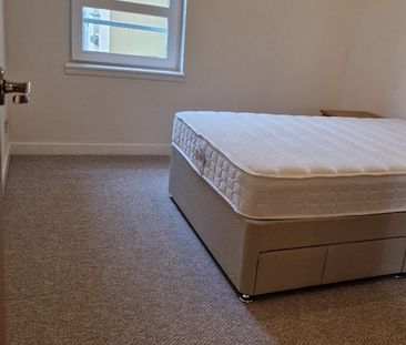 2 Bed Flat, Gylemuir Road, EH12 - Photo 3