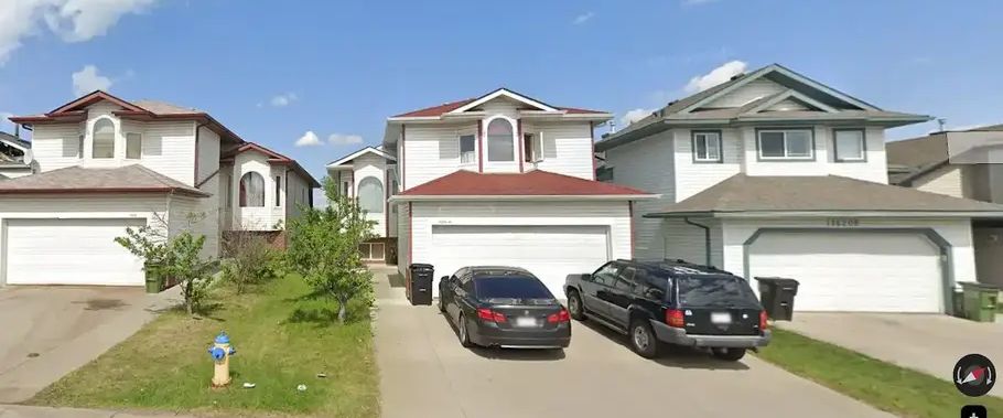 A beautiful 4 bedroom house in a very quiet neighborhood with lost of amenities | 16206 49 Street Northwest, Edmonton - Photo 1