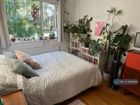3 bedroom flat to rent - Photo 3