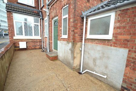 2 bedroom end of terrace house to rent - Photo 3