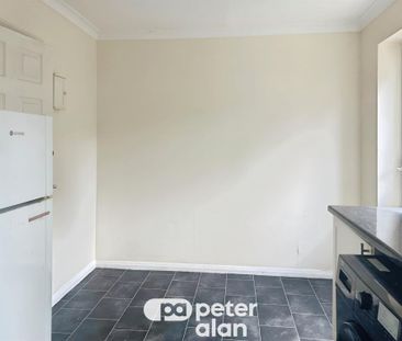 3 bedroom end of terrace house to rent - Photo 5