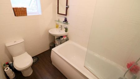 1 Bed Flat, Thornlaw Road, SE27 - Photo 4