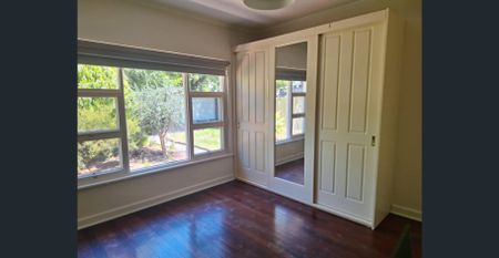 Light filled, triple fronted, family home in East Marden School Zone. - Photo 2