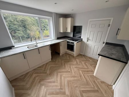 2 bedroom semi-detached house to rent - Photo 5