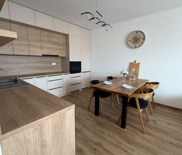 PRENÁJOM - 2-izbový luxusný byt s balkónom a parkovaním, Pivovarská ul – Fotografia 1