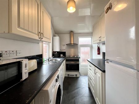 Amble Grove, Newcastle Upon Tyne - Photo 5