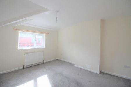 3 bedroom semi-detached house to rent - Photo 4