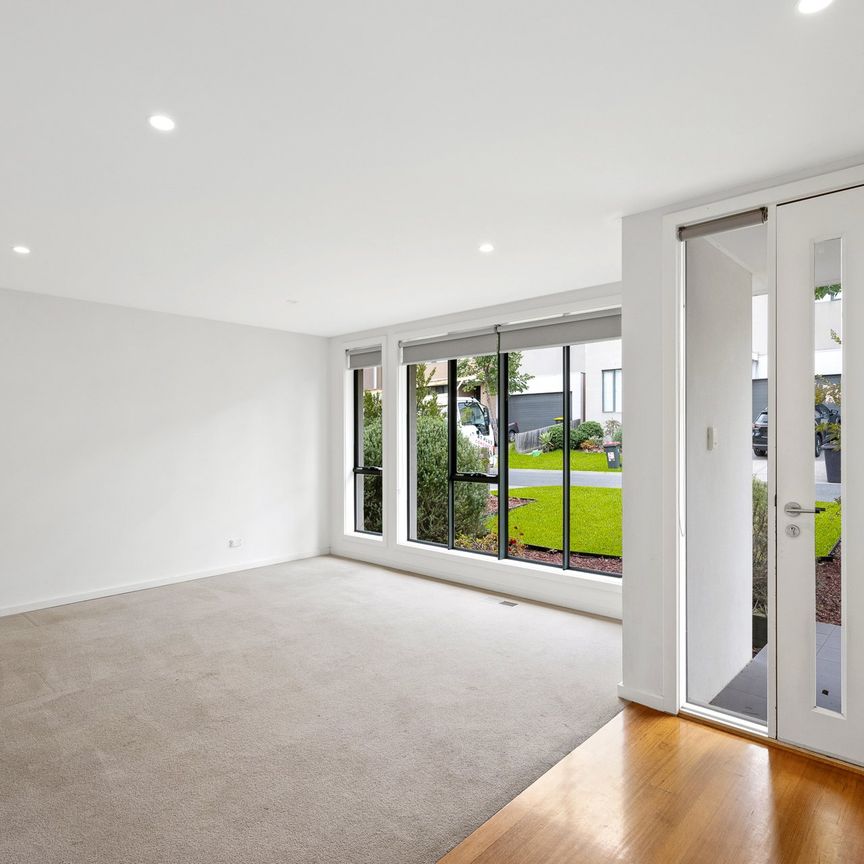11 Ochre Place, Mount Waverley - Photo 1