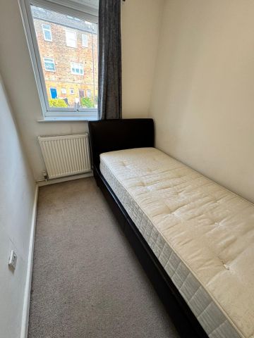 2 Bed Terraced House, Elmore Court, NG7 - Photo 4