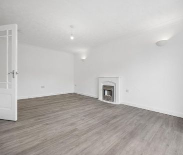 3 bedroom end of terrace house to rent - Photo 2