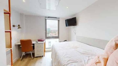 Ultra Cluster Studio - Photo 2