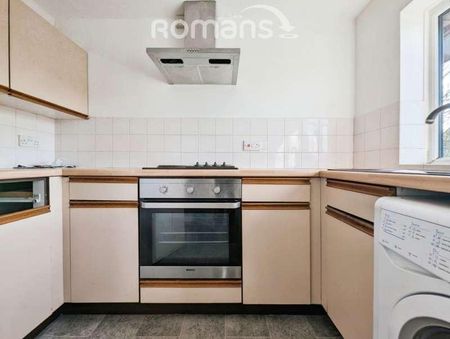 Butlers Court, High Wycombe, HP13 - Photo 4