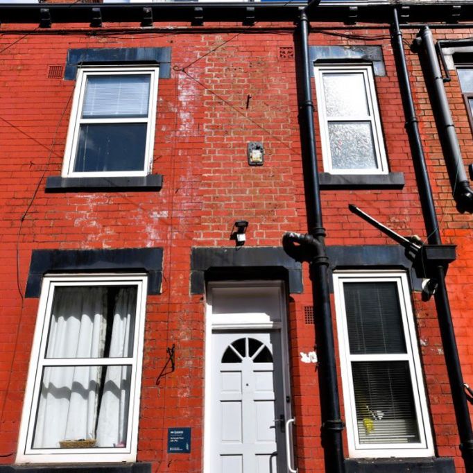 2 bedroom House in Harold Place, Leeds - Photo 1