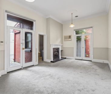 Inner-City Period Home with Courtyard & Rear Access - Photo 4
