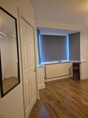 Room in a Shared House, Varley Road, E16 - Photo 5