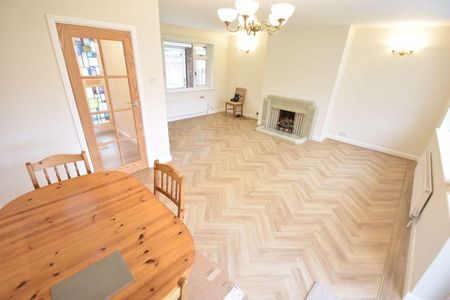 3 bedroom detached bungalow to rent - Photo 2