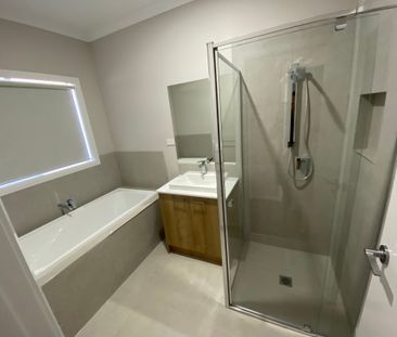 Wyndham Vale - Photo 2