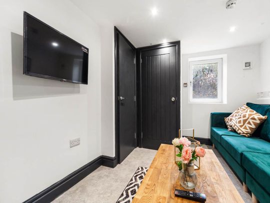 Stanningley Road (room 1), Bramley, Leeds - Photo 1