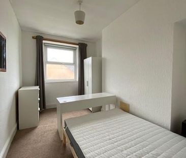 6 bedroom terraced house to rent - Photo 3