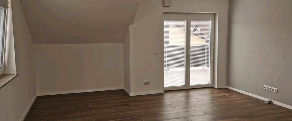 Helle 3-Zimmer DG-Wohnung mit EBK, TG & Aufzug - Photo 1