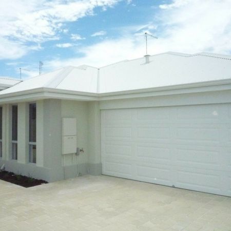 Light-Filled, Low-Maintenance Villa in Prime Mandurah Location - Photo 3