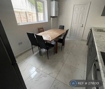 4 bedroom terraced house to rent - Photo 2
