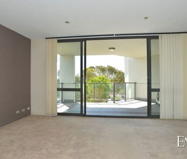 Luxury Riverside Living - Photo 1