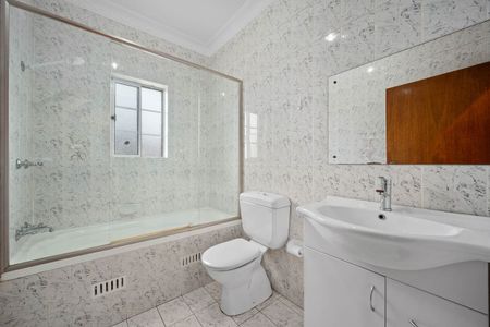 Spacious & Private Living in the Heart of Kingsgrove - Photo 4