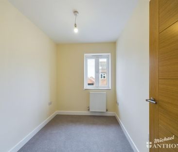 3 bedroom semi-detached house to rent - Photo 3