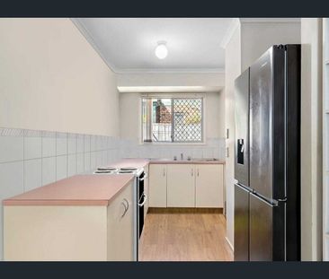 Private, Spacious & Perfectly Positioned - Photo 4