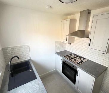 2 bedroom semi-detached house to rent - Photo 5