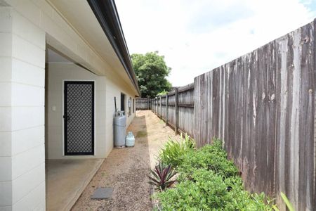 Freestanding 3 Bedroom Duplex - Double carport with Roller Door - Fenced Yard - Photo 4