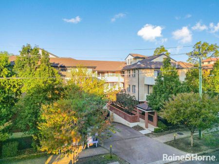 First Floor Two Bedroom Unit With Courtyard - Photo 4