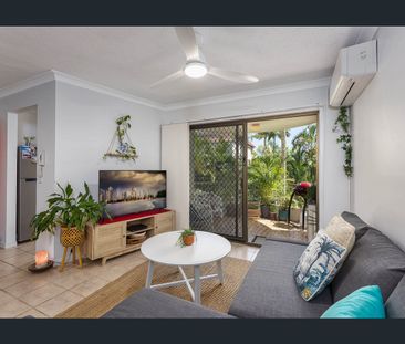 COASTAL CHARM IN HEART OF MERMAID BEACH - Photo 2