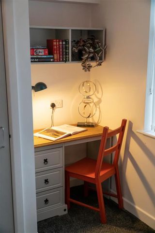 1 bedroom in a house share to rent - Photo 4