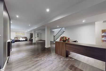 For Lease - 249 Maxome Avenue, Toronto, Ontario - Photo 2