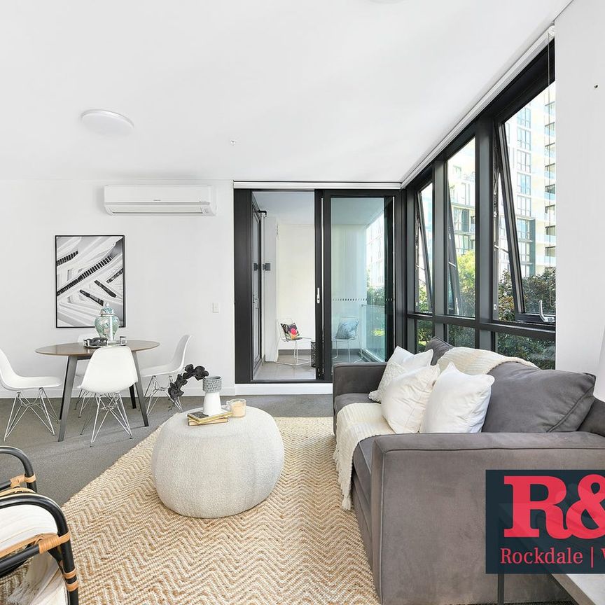 Modern 1-Bedroom Apartment in the Heart of Discovery Point - Photo 1