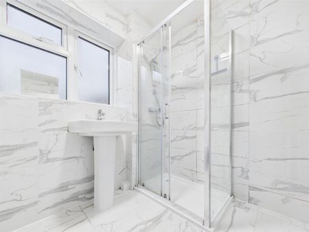 3 bedroom apartment to rent - Photo 3