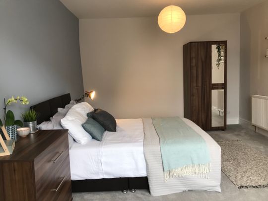 *Central Location**No Deposit**All Bills Included* 4 - Photo 1