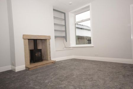 2 bedroom terraced house to rent - Photo 2