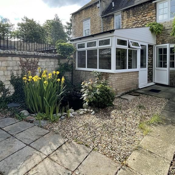 2 bedroom cottage to rent - Photo 1