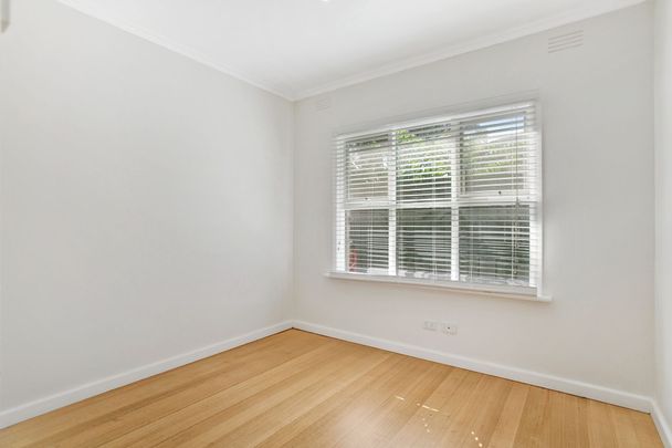 Charming 2 Bedroom Property with comfort and convenience - Photo 1