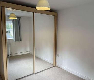 Farriers Court, Witney, OX28 - Photo 2