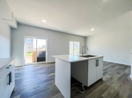 Spacious 4 Bedroom, 2.5 Bath Home With Attached Garage - Photo 5