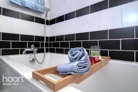 3 bedroom end of terrace house to rent - Photo 4