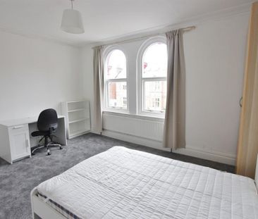 6 bedroom terraced house to rent - Photo 5